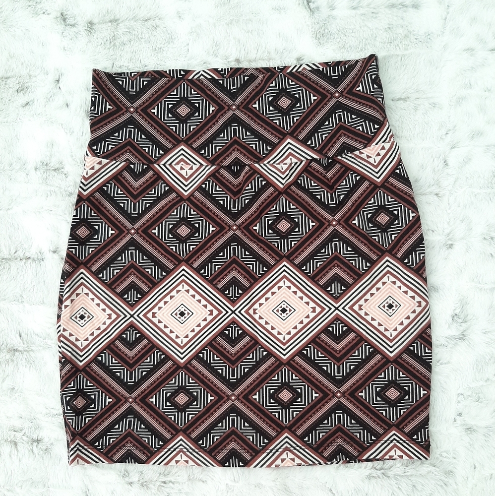 Charlotte Russe stretch bodycon graphic print Black Pink mini skirt. Size M.